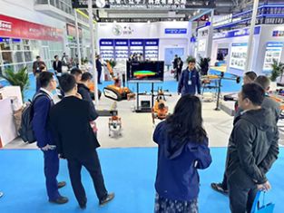 【消防機器狗系列亮相石油展】北京凌天滅火四足機器狗、偵察四足機器狗、運輸四足機器狗、消防系留滅火無人機等重點裝備亮相展會！